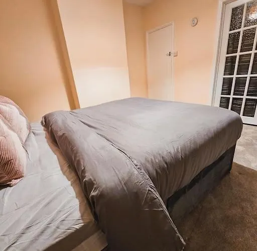 Spacious House In Ipswich